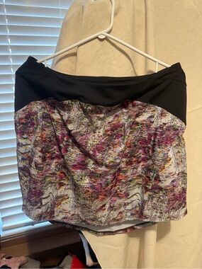 lululemon athletica Black Waistband Multicolor Printed Skirt